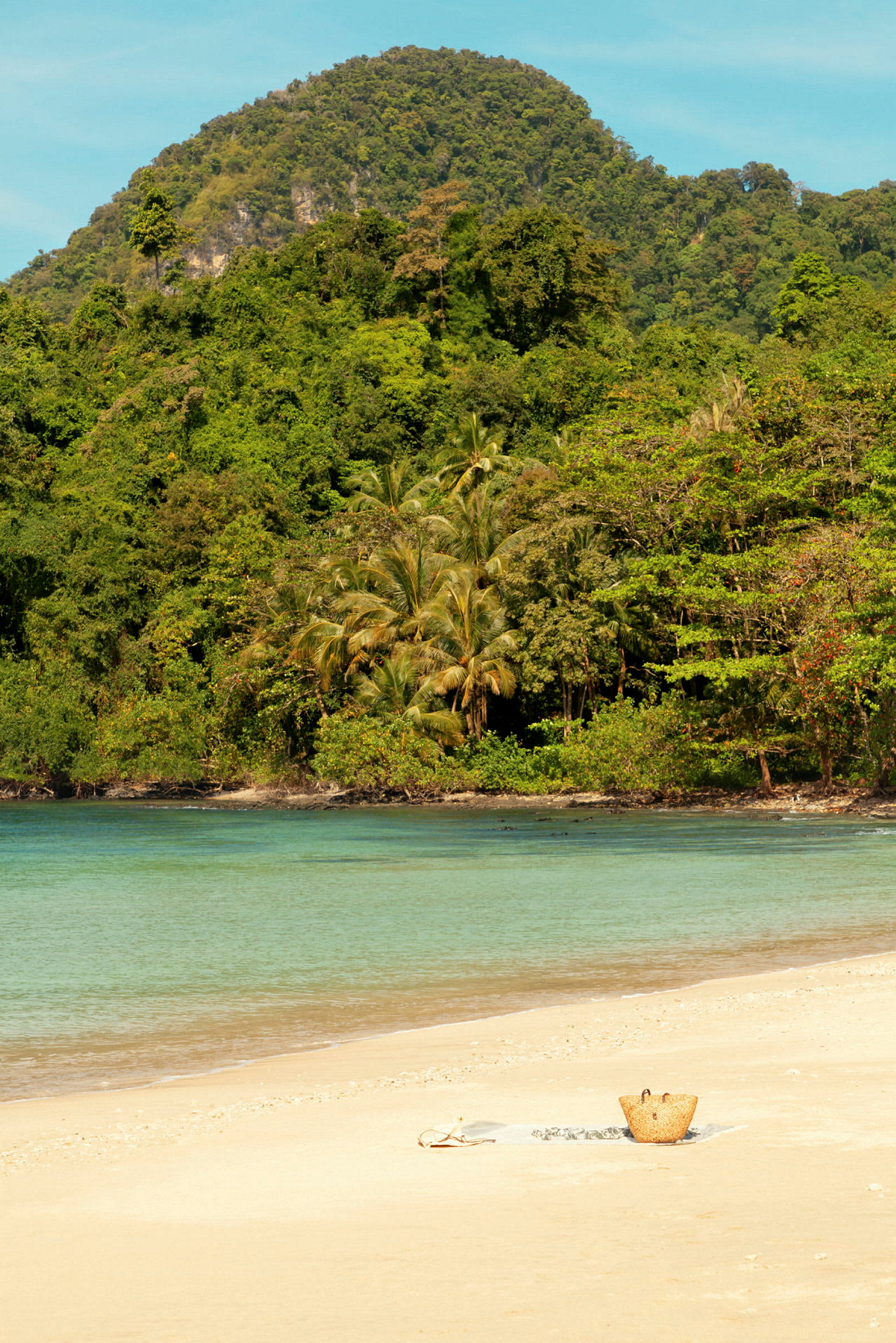 Charlie Beach, Koh Mook
