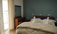 1-værelses lejlighed med balkon og havudsigt samt mulighed for en ekstra opredning