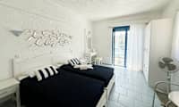 1-værelses lejlighed med balkon mod havet