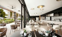 Buffetrestauranten har siddepladser både inde og ude