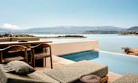Juniorsuite med privat pool og delvis havudsigt
