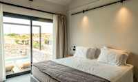 Juniorsuite med privat pool og begrænset havudsigt