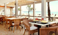 Restauranten ligger ud til Playa del Palmas populære strandpromenade