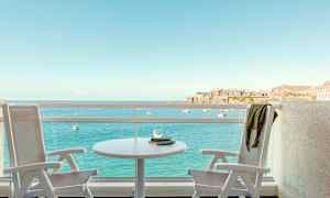 2-værelses lejlighed på de øvre etager med havudsigt