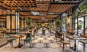 En indbydende restaurant med elegant indretning, borde og stole samt grønne planter som dekoration. (AI-genereret tekst)