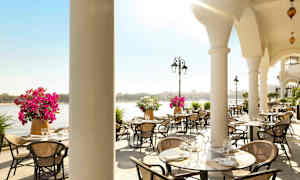 Restaurant på strandpromenaden