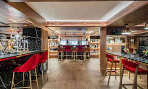 Kombineret bar og restaurant