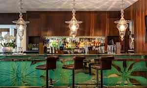 Kombineret bar og restaurant