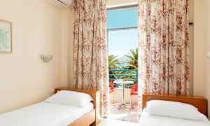 Dobbeltværelse med balkon og havudsigt