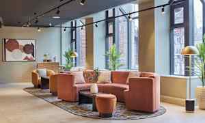 Siddeområde i lobbyen