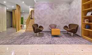 Siddeområde i lobbyen