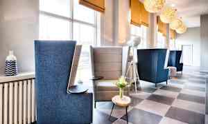 Siddeområde i lobbyen