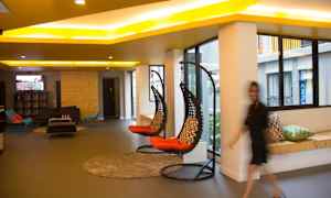 Siddeområde i lobbyen