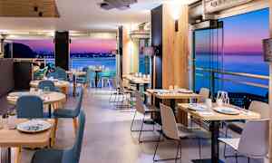 Nyd et godt måltid mad i hotellets a la carte-restaurant