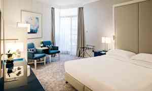 Dobbeltværelse med balkon mod havet