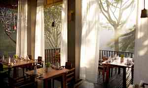 A la carte-restauranten med lokale og internationale retter