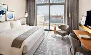 Dobbeltværelse deluxe med balkon og udsigt mod marinaen