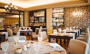 Hotellets a la carte-restaurant serverer både portugisiske retter og middelhavsinspireret mad