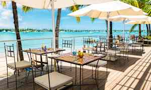 Nyd et godt måltid mad med udsigt over havet