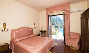 Dobbeltværelse standard med fransk altan og havudsigt