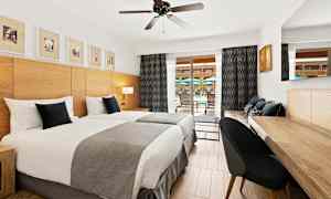 Dobbeltværelse med direkte pooladgang