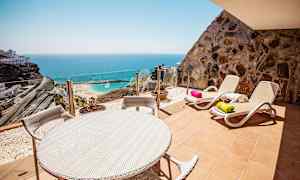 2-værelses lejlighed med balkon mod havet