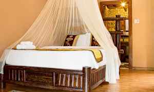 Dobbeltværelse med balkon og udsigt mod floden