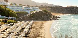 Stranden neden for Sunwing Makrigialos og Ocean Beach Club
