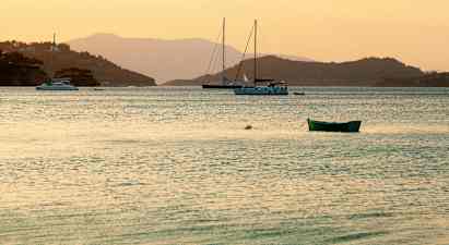 Aftensejlads i solnedgangens skær