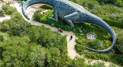 Entrébilletter til grotterne Cuevas del Hams og Dinosaurland