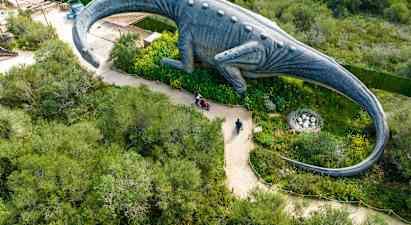 Entrébilletter til grotterne Cuevas del Hams og Dinosaurland