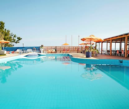 Poolområdet nede ved havet