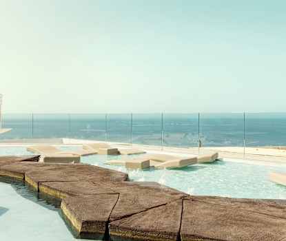 Poolen på hotellets VIP-område, som kan besøges mod betaling