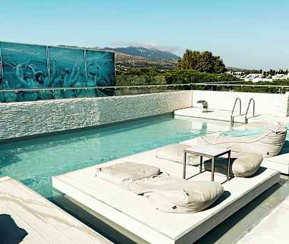 Pool på hotellets tagterrasse