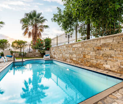 5-værelses lejlighed i villa med privat pool