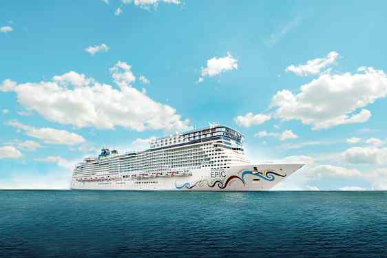 Et stort krydstogtskib på havet under en klar blå himmel. (AI-genereret tekst)