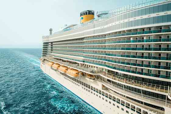 Billede af et stort krydstogtskib på havet. (AI-genereret tekst)