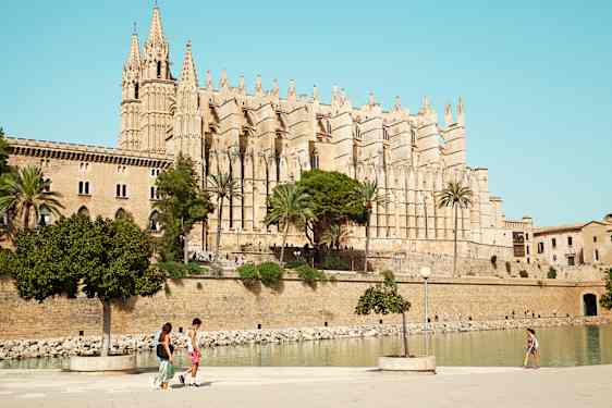 PMI Palma Shopping & Sightseeing (PMNS)