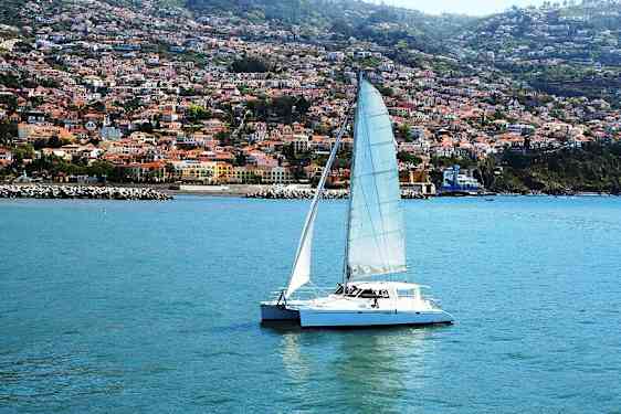 FNC Catamaran – Magic Dolphin AM (CAAM)