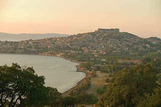 MJT Citywalk Molivos - by night (CIMO)