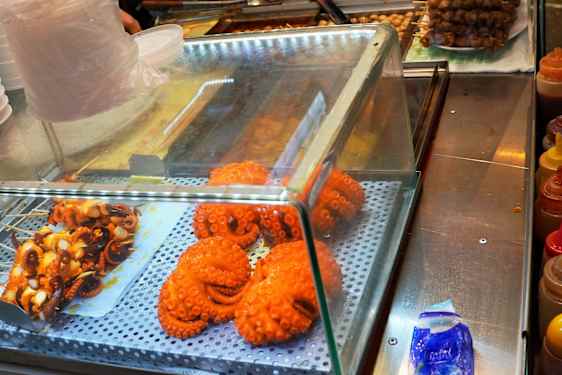 Eksotisk fastfood ved Sai Yeung Choi