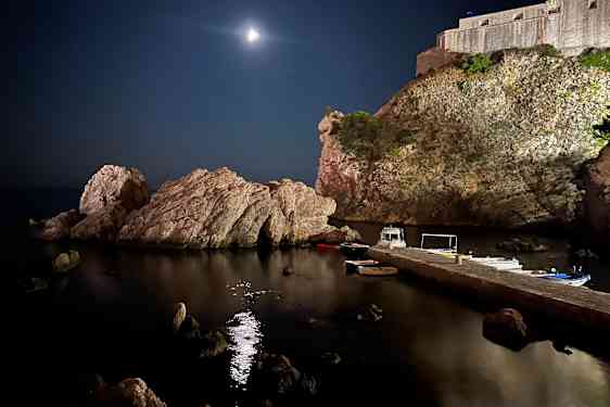 Måneskin over havnen