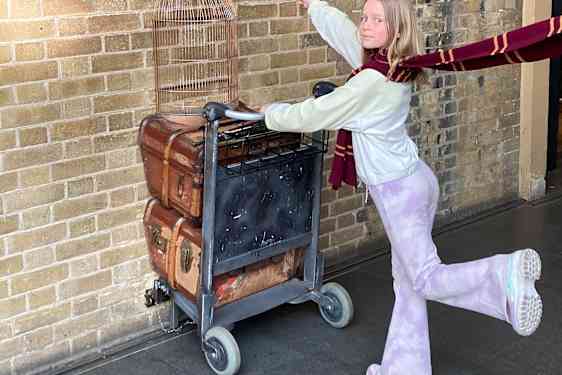 På vej gennem væggen til perron 9¾