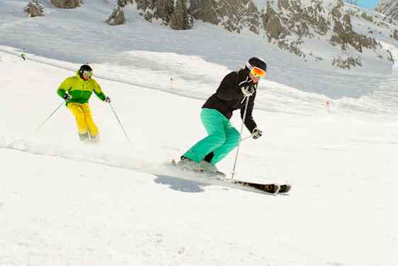 Skikørsel ned af bjerg