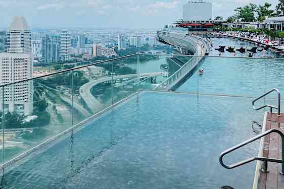 Den legendariske infinitypoolen på hotellet Marina Bay Sands Singapore