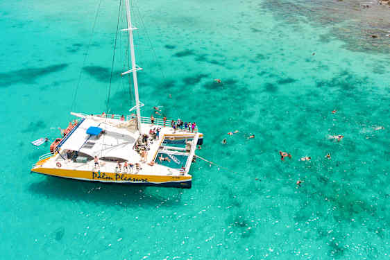 Klart vand perfekt til snorkling