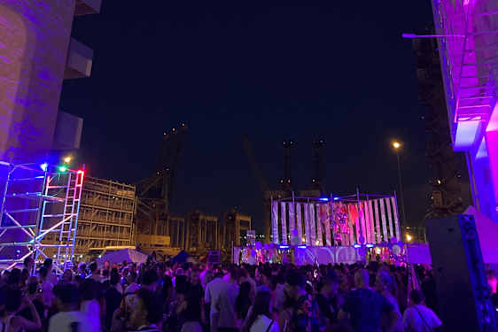 Udendørs rave i Singapores havn