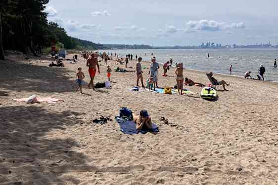 Med bus eller taxa kommer du nemt til Tallinns største strand.