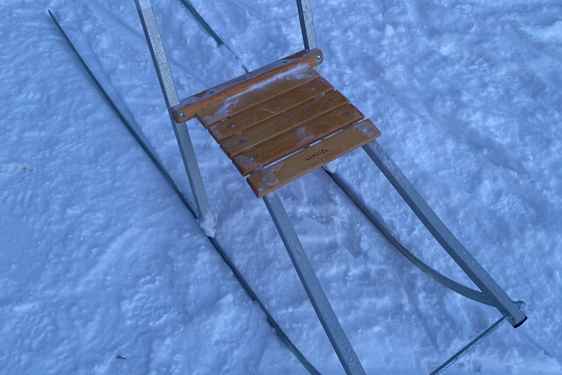 Sparkstøtting i sneen