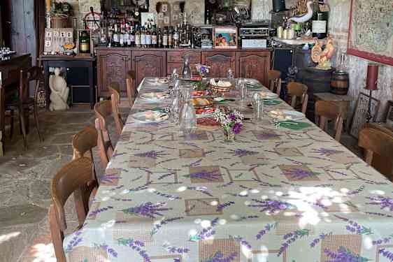 Opdækket bord i bulgarsk stil